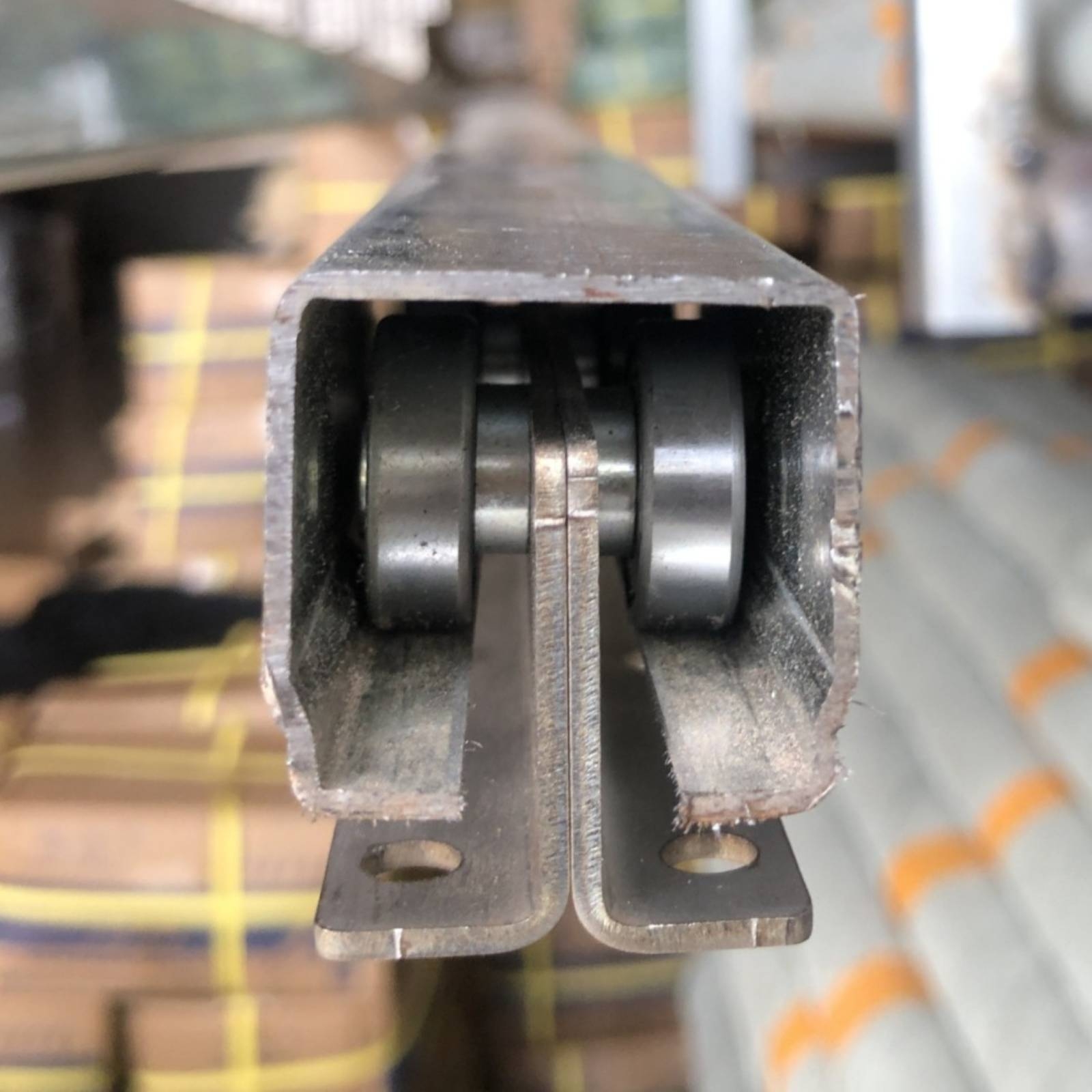 Sliding Door Pulley Overhead R - Furniture Rails Hardware recension och pris
